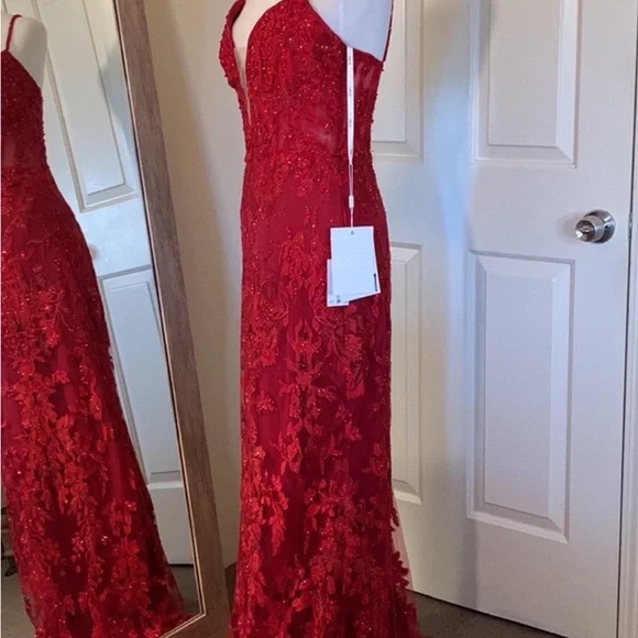 Mac Duggal Deep Red Lace Evening Gown Dress - threedaughtersproperties.com